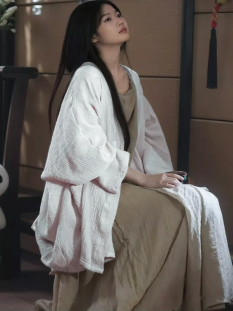 Шикарный комплект из хлопка и льна с кардиганом: легкий, в национальном стиле, новый китайский стиль, летний, с V-образным вырезом, длинными рукавами, свободного кроя
Шикарный комплект из хлопка и льна с кардиганом: легкий, в национальном стиле, новый китайский стиль, летний, с V-образным вырезом, длинными рукавами, свободного кроя