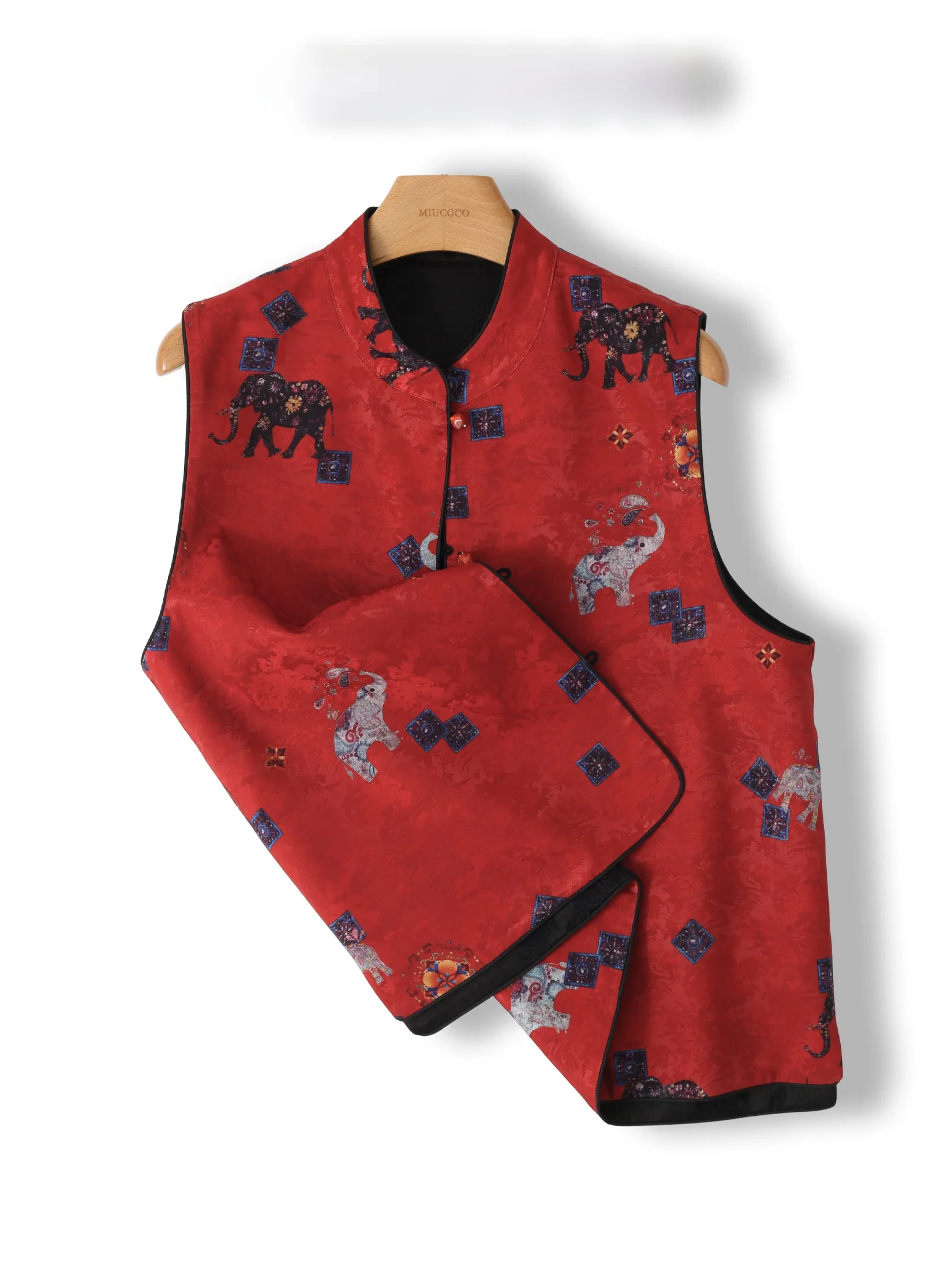 Red Double-Sided Worn New Chinese Style Vest Women's New Year Clothes Stand Collar Embroidery National Style Vest Top
Red Double-Sided Worn New Chinese Style Vest Women's New Year Clothes Stand Collar Embroidery National Style Vest Top