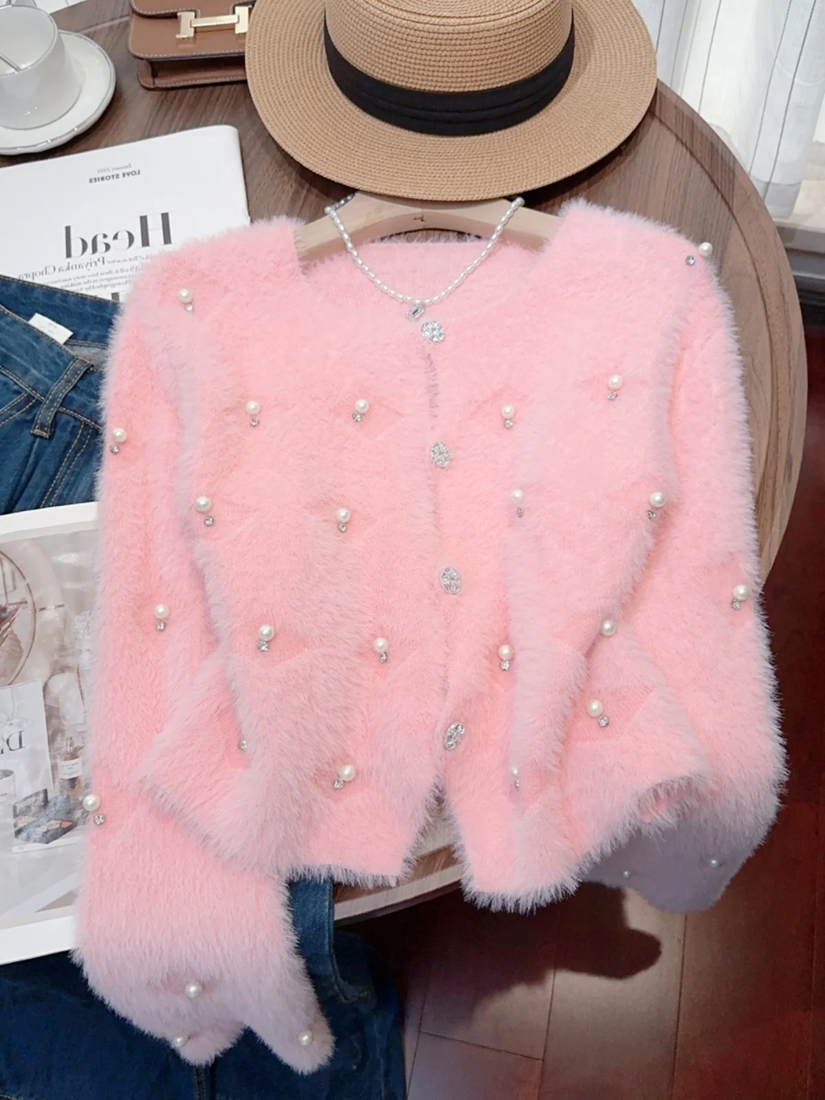 Women's Autumn Winter Heavy Embellished Diamond Pearl Mink Soft Sweater Coat Sweet Style Knitted Long Sleeve round Neck Short
Women's Autumn Winter Heavy Embellished Diamond Pearl Mink Soft Sweater Coat Sweet Style Knitted Long Sleeve round Neck Short