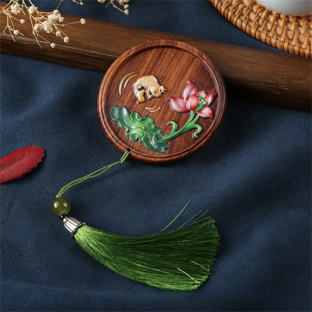 Portable Chinese Style Handheld Mirror Fish Flower Emboss Wooden Cosmetic Mirror Tassels Round Pocket Makeup Mirror Women
Portable Chinese Style Handheld Mirror Fish Flower Emboss Wooden Cosmetic Mirror Tassels Round Pocket Makeup Mirror Women