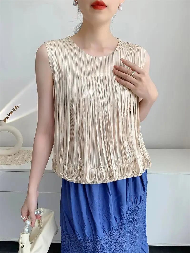Miyake Pleated Top 2025 Summer Pleated T-shirt Pleated Women Comfortable Casual Fringed Shape Pleats Loose Sleeveless Vest
Miyake Pleated Top 2025 Summer Pleated T-shirt Pleated Women Comfortable Casual Fringed Shape Pleats Loose Sleeveless Vest
