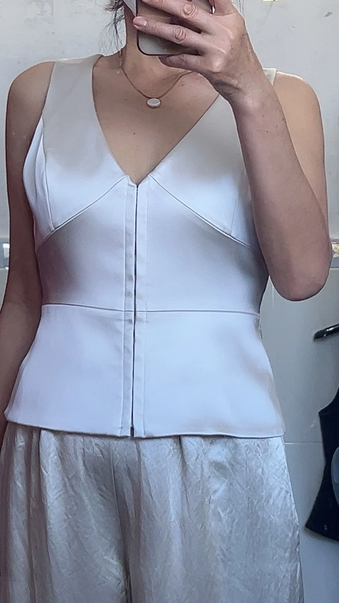 Ele Pure V-Ne Acetate Slimming Top with Single Row of Hooks Faionable Versatile ort Length Tee-Ply Acetate Fiber 
Ele Pure V-Ne Acetate Slimming Top with Single Row of Hooks Faionable Versatile ort Length Tee-Ply Acetate Fiber