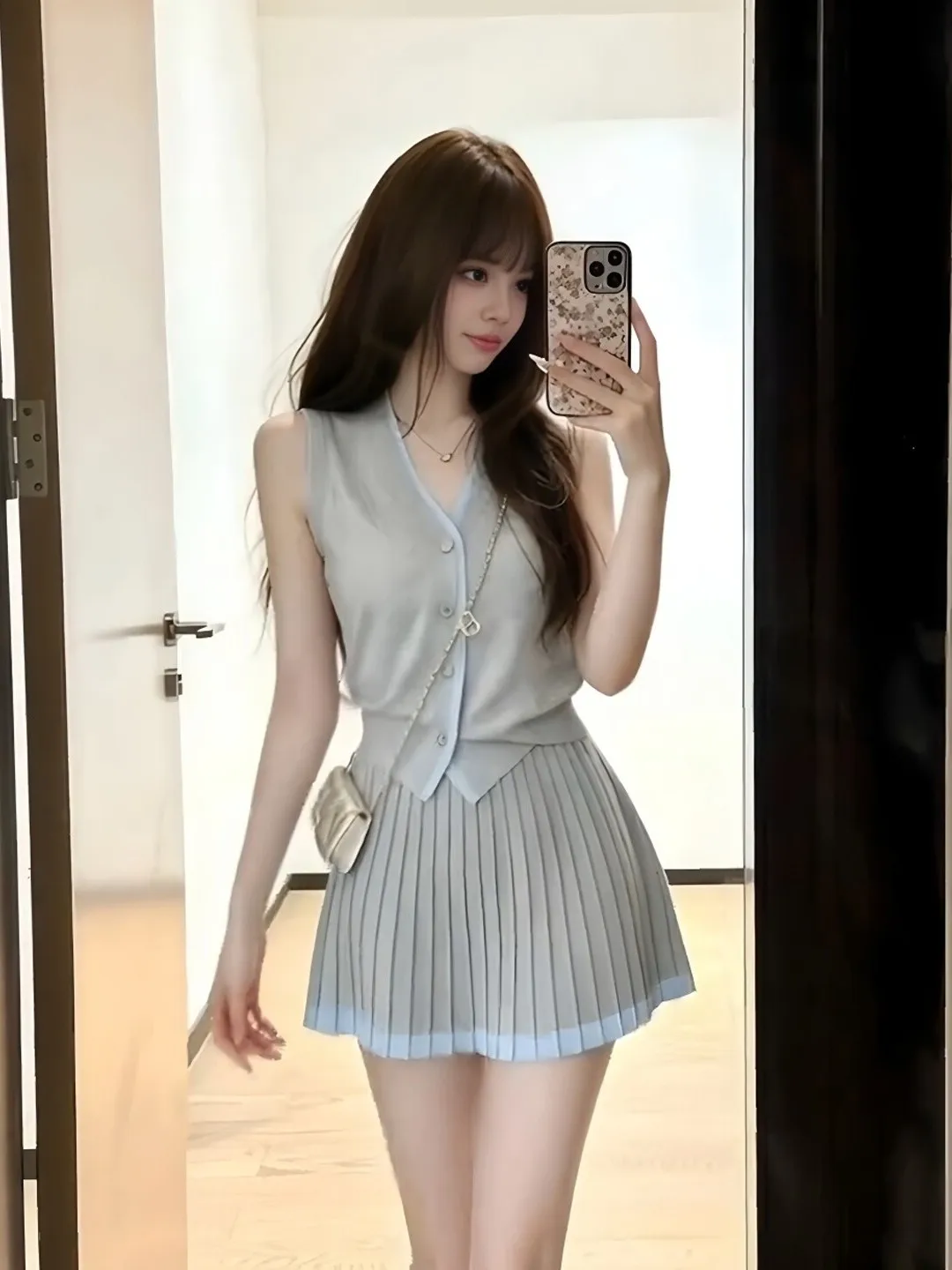 Sweet Korean Style Grey V-Neck Tank Top And Pleated Skirt Set Women's Fashion Slimming Summer New Arrival Clothing
Sweet Korean Style Grey V-Neck Tank Top And Pleated Skirt Set Women's Fashion Slimming Summer New Arrival Clothing