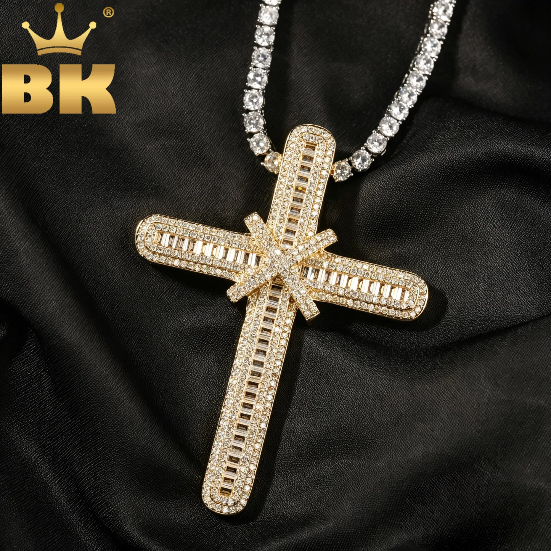 THE BLING KING Luxury Iced Out Baguettecz Cross Over Pendant Back Clasp Necklace Hiphop Statement Jewelry With CZ For Gift
THE BLING KING Luxury Iced Out Baguettecz Cross Over Pendant Back Clasp Necklace Hiphop Statement Jewelry With CZ For Gift