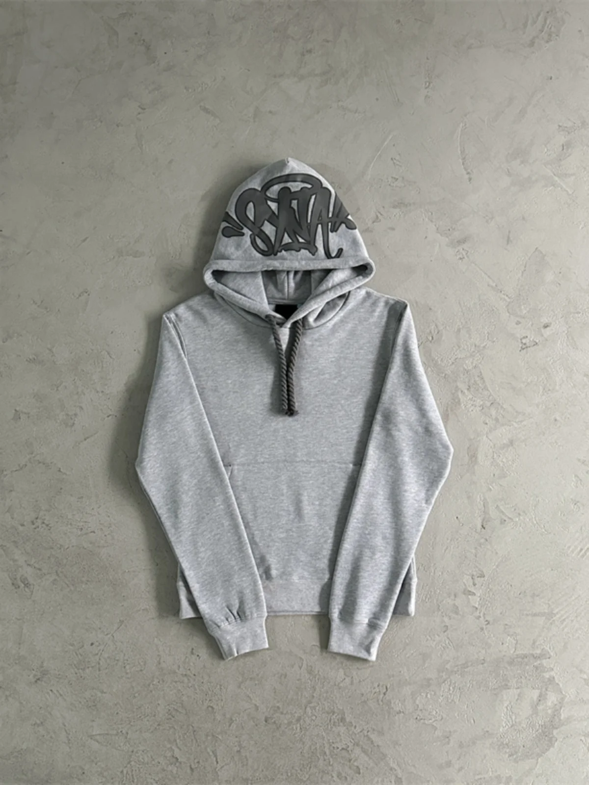 Высококачественный мужской комплект: худи и брюки-треники с вышивкой, модный зимний наряд, молодежный размер, длинный рукав
Высококачественный мужской комплект: худи и брюки-треники с вышивкой, модный зимний наряд, молодежный размер, длинный рукав