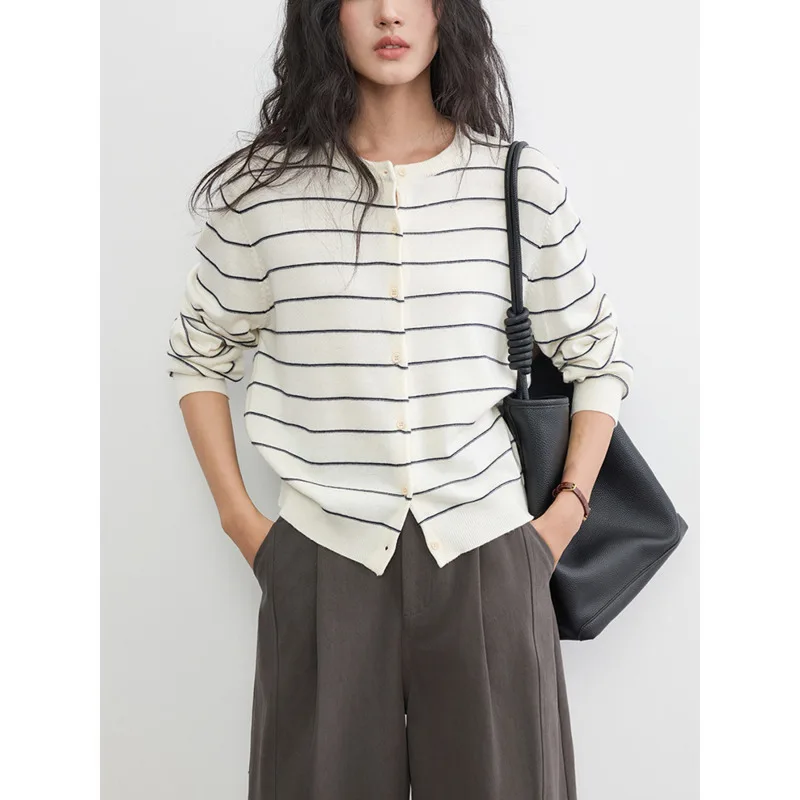 Autumn Striped Knitted Cardigan Women 10%Wool Round Neck Color-block Korean Sweater
Autumn Striped Knitted Cardigan Women 10%Wool Round Neck Color-block Korean Sweater