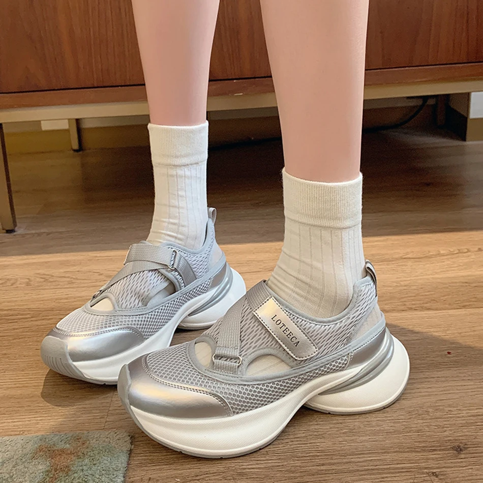 Спортивные сандалии на открытом воздухе, женская повседневная обувь нового стиля 2025 года, дышащая обувь для папы на толстой подошве с перфорацией для летней одежды
Спортивные сандалии на открытом воздухе, женская повседневная обувь нового стиля 2025 года, дышащая обувь для папы на толстой подошве с перфорацией для летней одежды