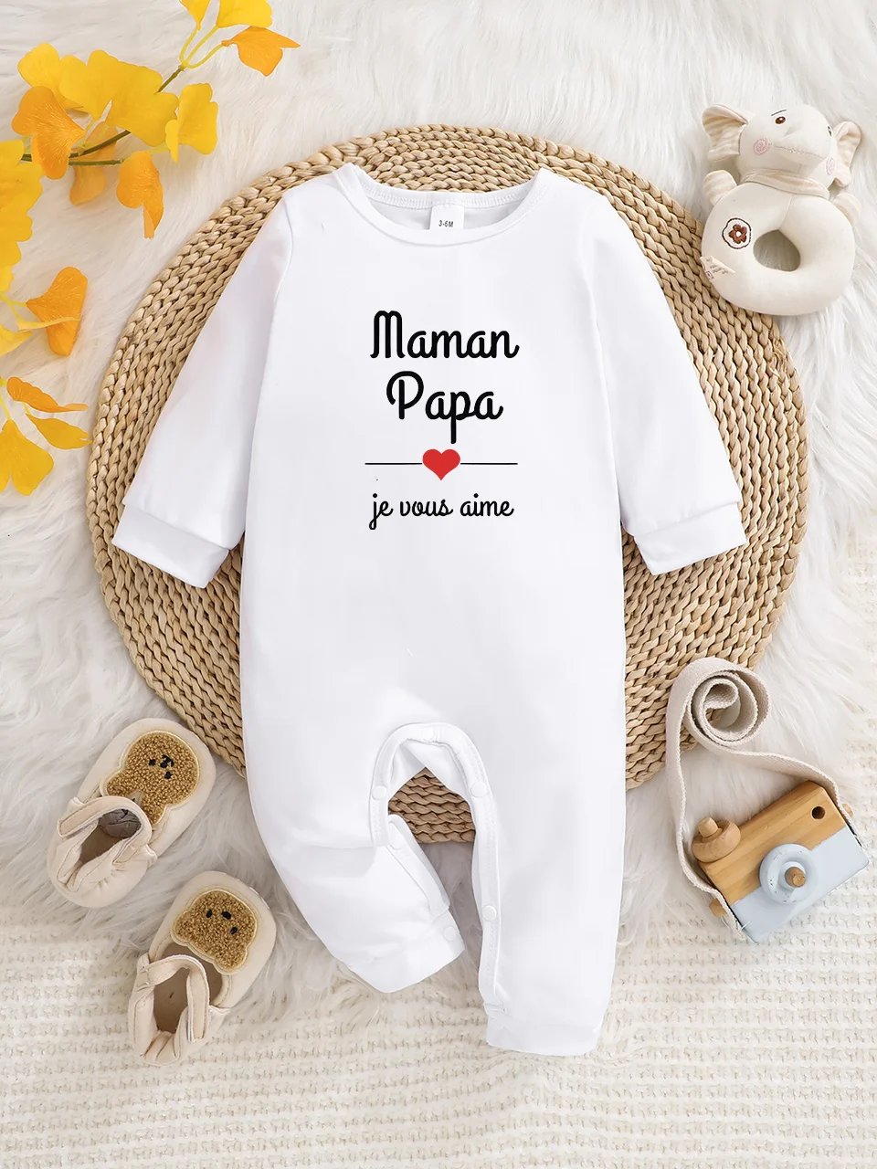 Baby long-sleeved crawling romper, fun letter print, button design, easy to care for, suitable for new parents.
Baby long-sleeved crawling romper, fun letter print, button design, easy to care for, suitable for new parents.