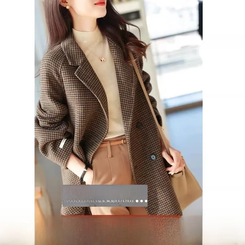 Женский костюм в клетку Jaet, осень-зима, шерстяное пальто средней длины, маленькая ароматная одежда на пуговицах, длинная свеская одежда Busin
Женский костюм в клетку Jaet, осень-зима, шерстяное пальто средней длины, маленькая ароматная одежда на пуговицах, длинная свеская одежда Busin