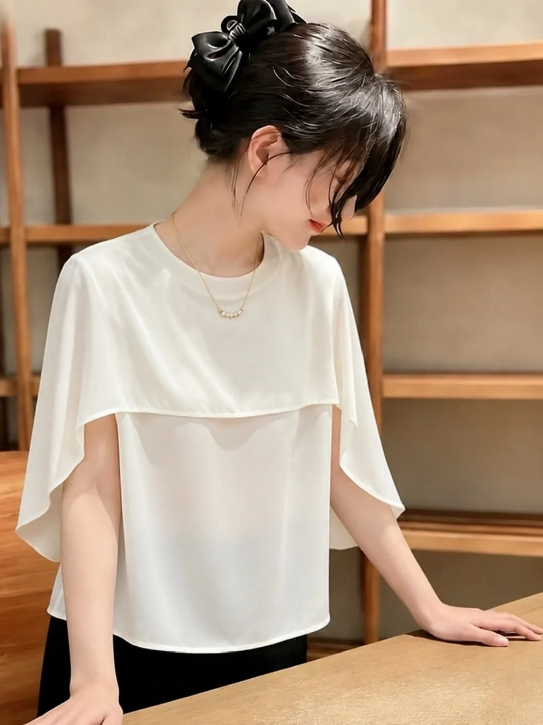 Elegant Shawl Short Sleeve round Neck Fashionable Versatile Slimming Top for Summer Design Sensation Soft Silk Women's T-shirt
Elegant Shawl Short Sleeve round Neck Fashionable Versatile Slimming Top for Summer Design Sensation Soft Silk Women's T-shirt