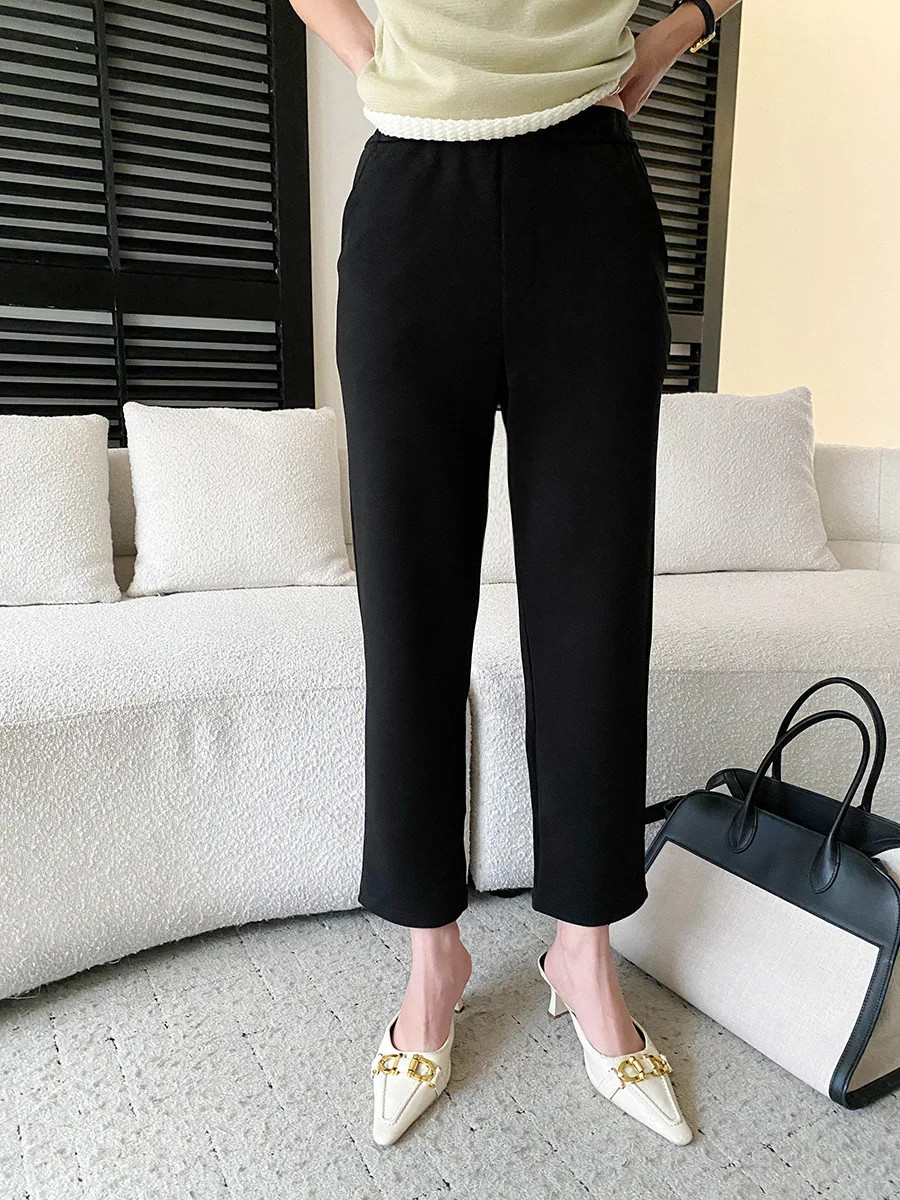 Spring and summer women's casual solid color elastic waist straight leg slimming pants
Spring and summer women's casual solid color elastic waist straight leg slimming pants