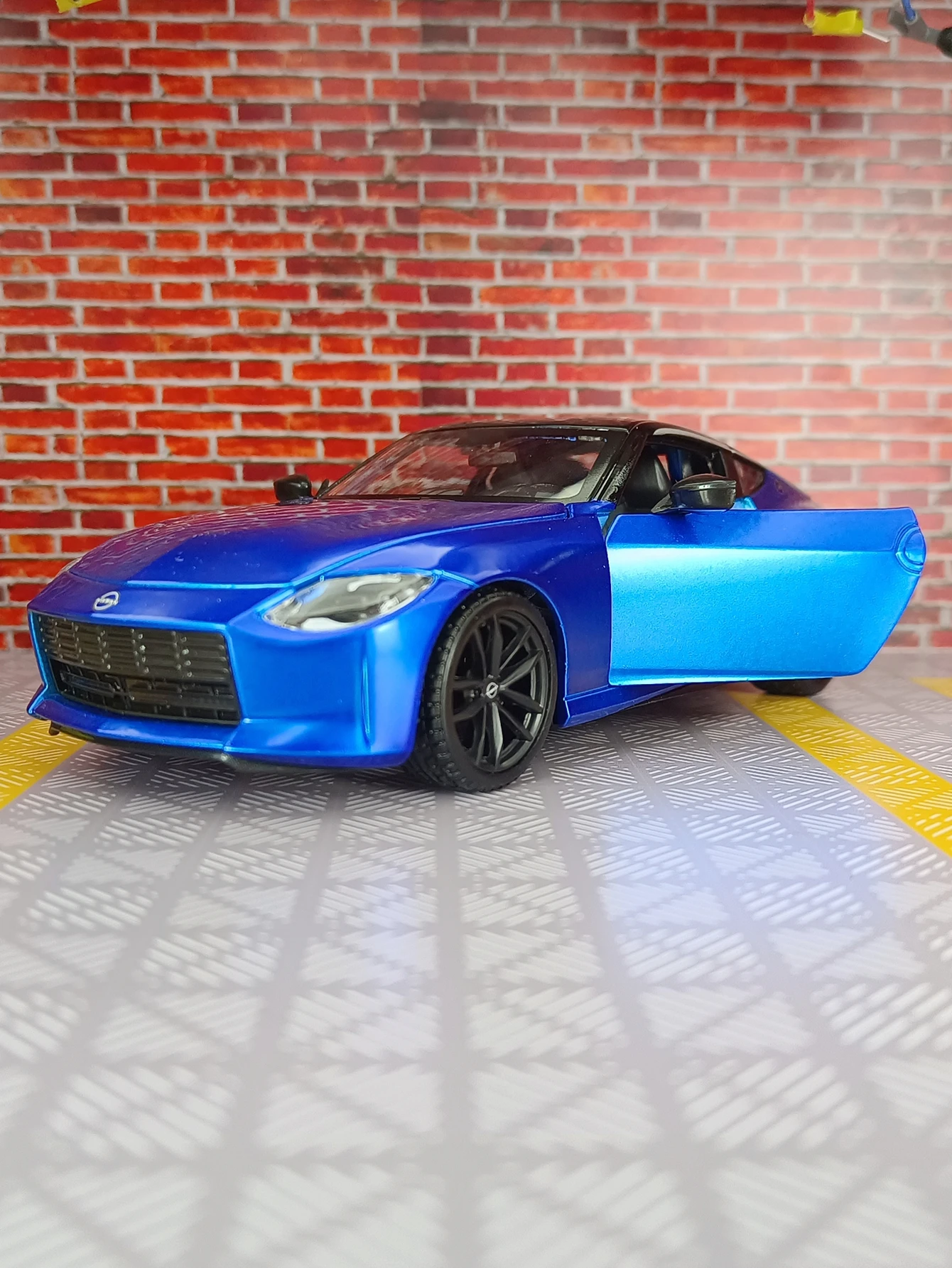 Maisto 1: 24 2023 Nissan Z alloy car model supercar car ornament collection fine workmanship, and good quality
Maisto 1: 24 2023 Nissan Z alloy car model supercar car ornament collection fine workmanship, and good quality