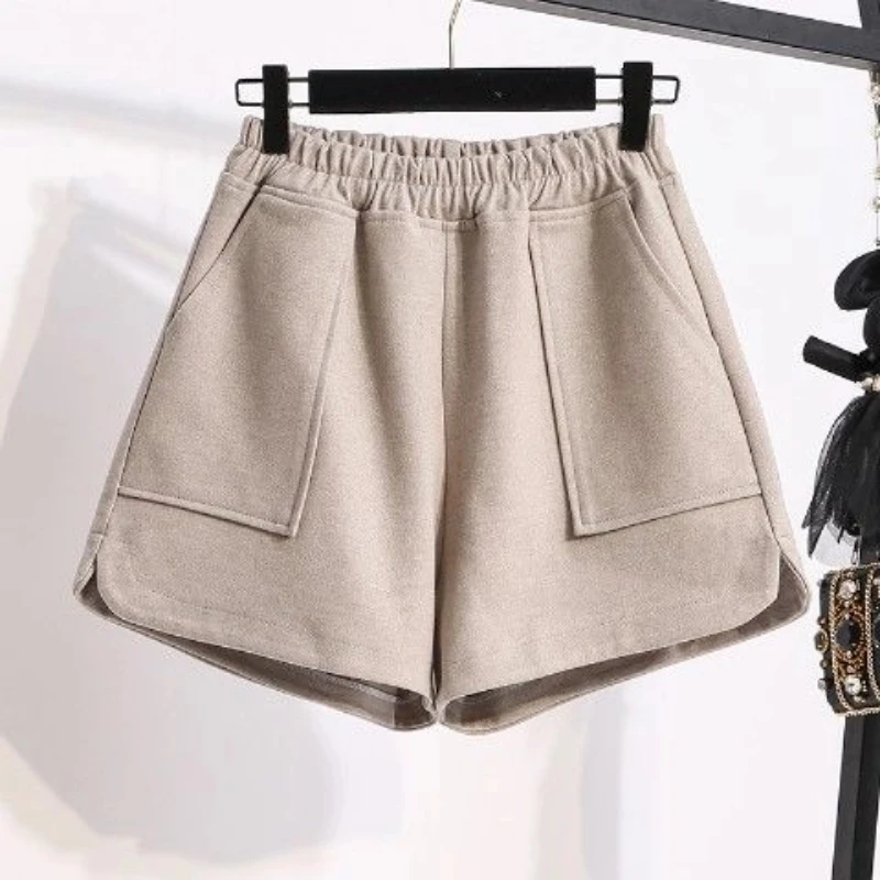 Лоскутные шорты с эластичной резинкой на талии и карманами, осень-зима, однотонные свободные универсальные винтажные широкие шорты, повседневная модная женская одежда
Лоскутные шорты с эластичной резинкой на талии и карманами, осень-зима, однотонные свободные универсальные винтажные широкие шорты, повседневная модная женская одежда