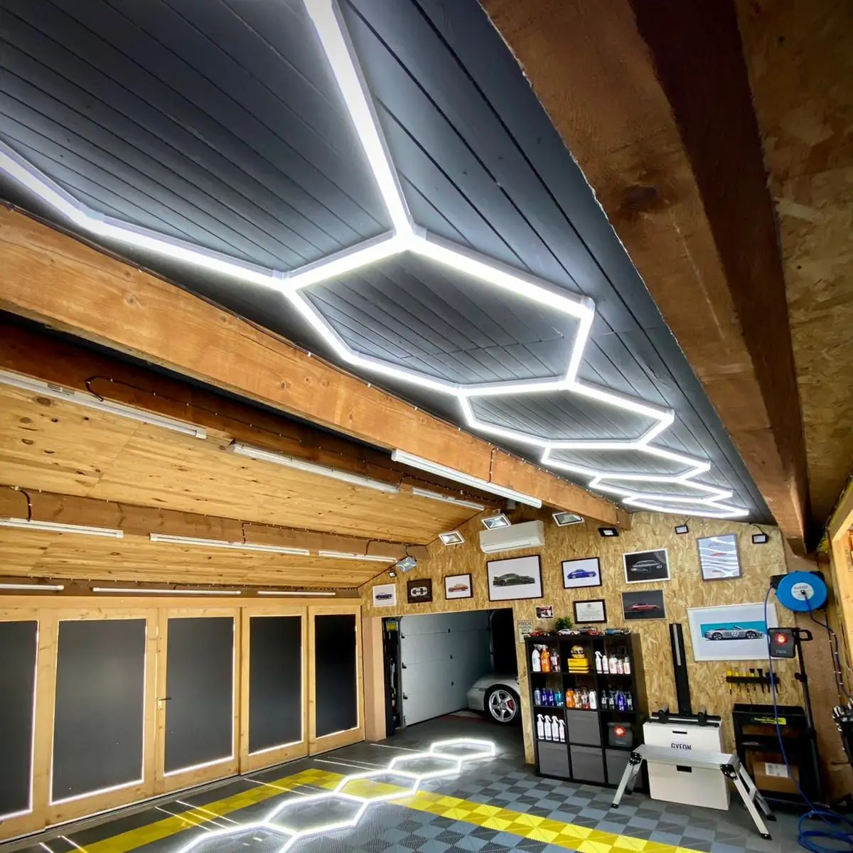 1*6M Popular In European Hexagon Led Light For Barber Shop Car Workshop Auto Detailing Warehouse
1*6M Popular In European Hexagon Led Light For Barber Shop Car Workshop Auto Detailing Warehouse