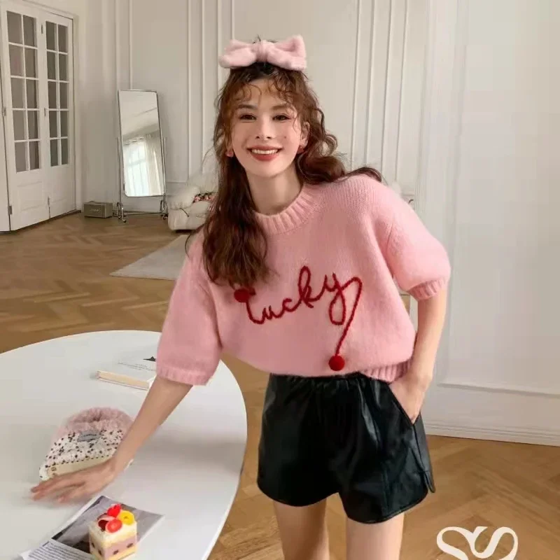 2024 Women Clothing Pink Cropped Pullovers Short Sleeve O-neck Letter Jumper Sueter Mujer Fashion Casual Knitted Sweater Tops
2024 Women Clothing Pink Cropped Pullovers Short Sleeve O-neck Letter Jumper Sueter Mujer Fashion Casual Knitted Sweater Tops