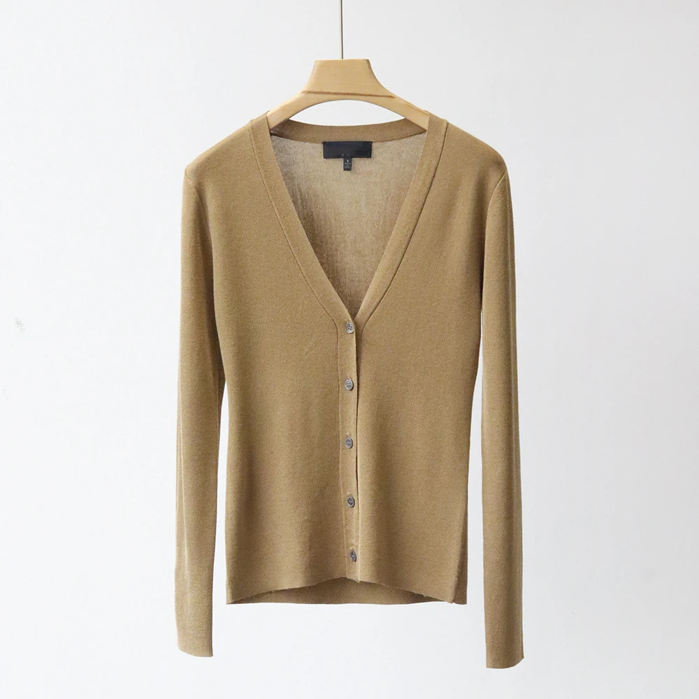 2022 Autumn Simple Solid Color Sweater 100 Casual V-neck Long-sleeved Top Coat Knitted Cardigan
2022 Autumn Simple Solid Color Sweater 100 Casual V-neck Long-sleeved Top Coat Knitted Cardigan