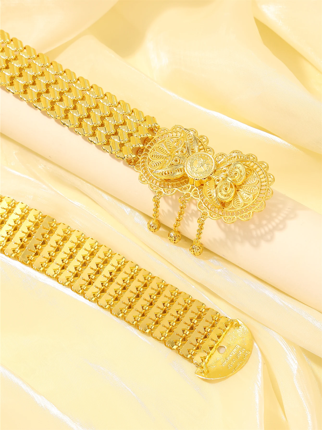 Middle Eastern ladies' abaya belts, luxurious, for bridal weddings banquets and festivals abaya belts, ladies' festival gifts
Middle Eastern ladies' abaya belts, luxurious, for bridal weddings banquets and festivals abaya belts, ladies' festival gifts