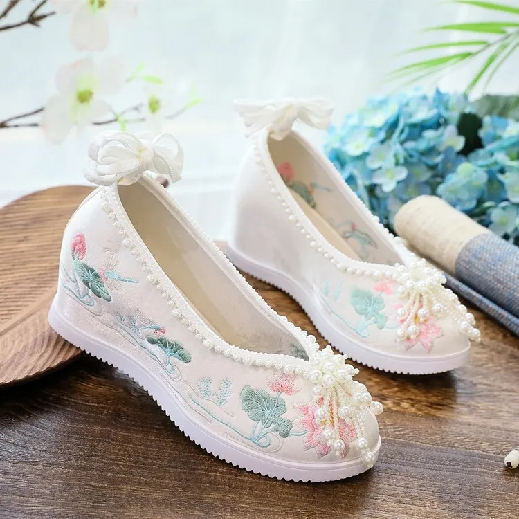 2025 Chinese traditional retro hanfu shoes embroidery shoes ancient style women's single shoes ancient costume dance shoes q150
2025 Chinese traditional retro hanfu shoes embroidery shoes ancient style women's single shoes ancient costume dance shoes q150