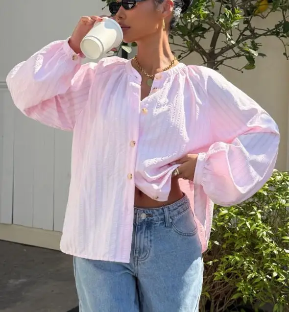 2026 Spring/Summer New Women's Fashion Casual Striped Stand up Collar Bubble Sleeve Shirt Top Women's Wear
2026 Spring/Summer New Women's Fashion Casual Striped Stand up Collar Bubble Sleeve Shirt Top Women's Wear