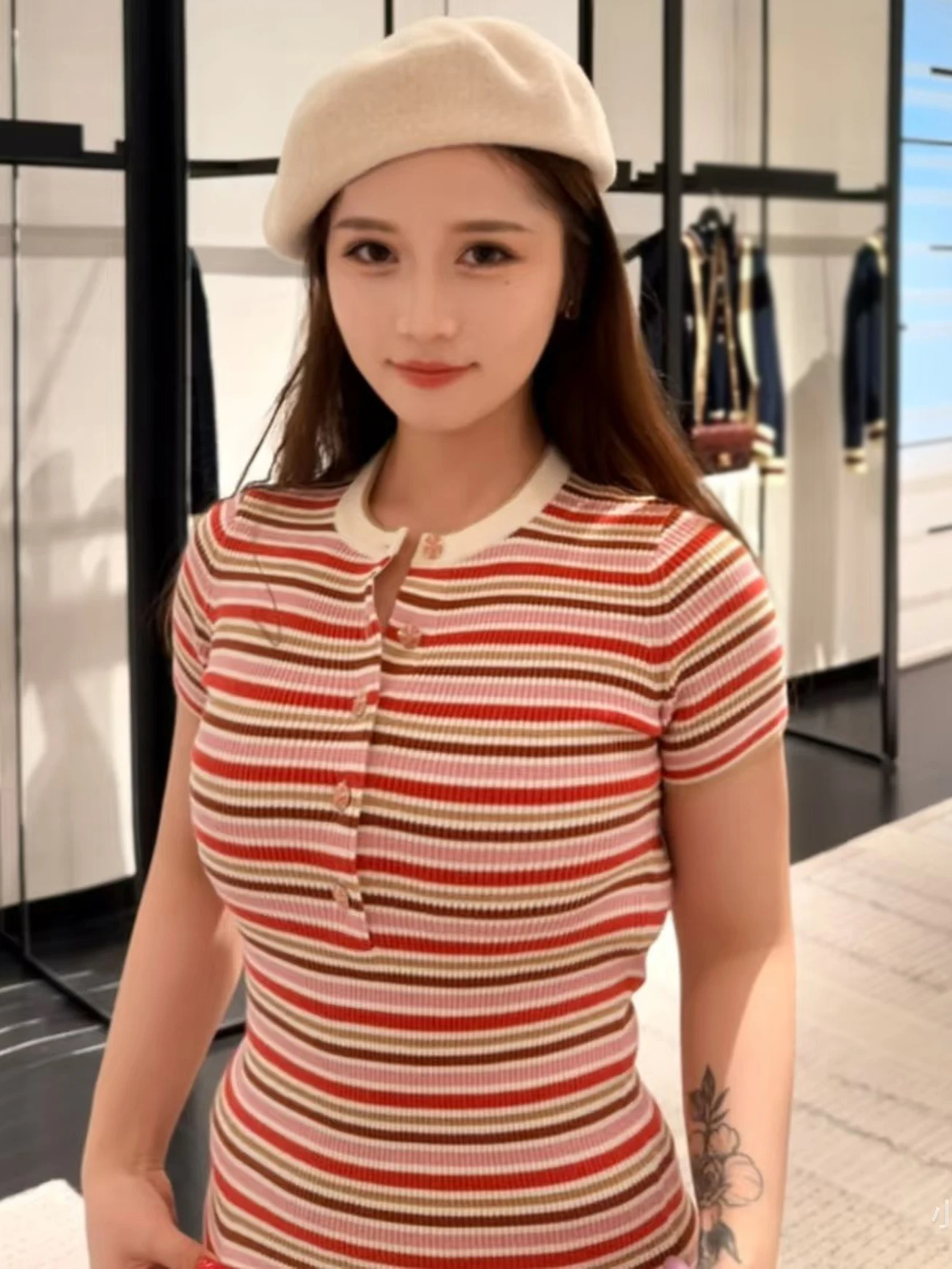 Women's 2026 Autumn/Winter Short-Sleeve Cashmere Knit Top with Rhinestone Button Accents and Stripes
Women's 2026 Autumn/Winter Short-Sleeve Cashmere Knit Top with Rhinestone Button Accents and Stripes