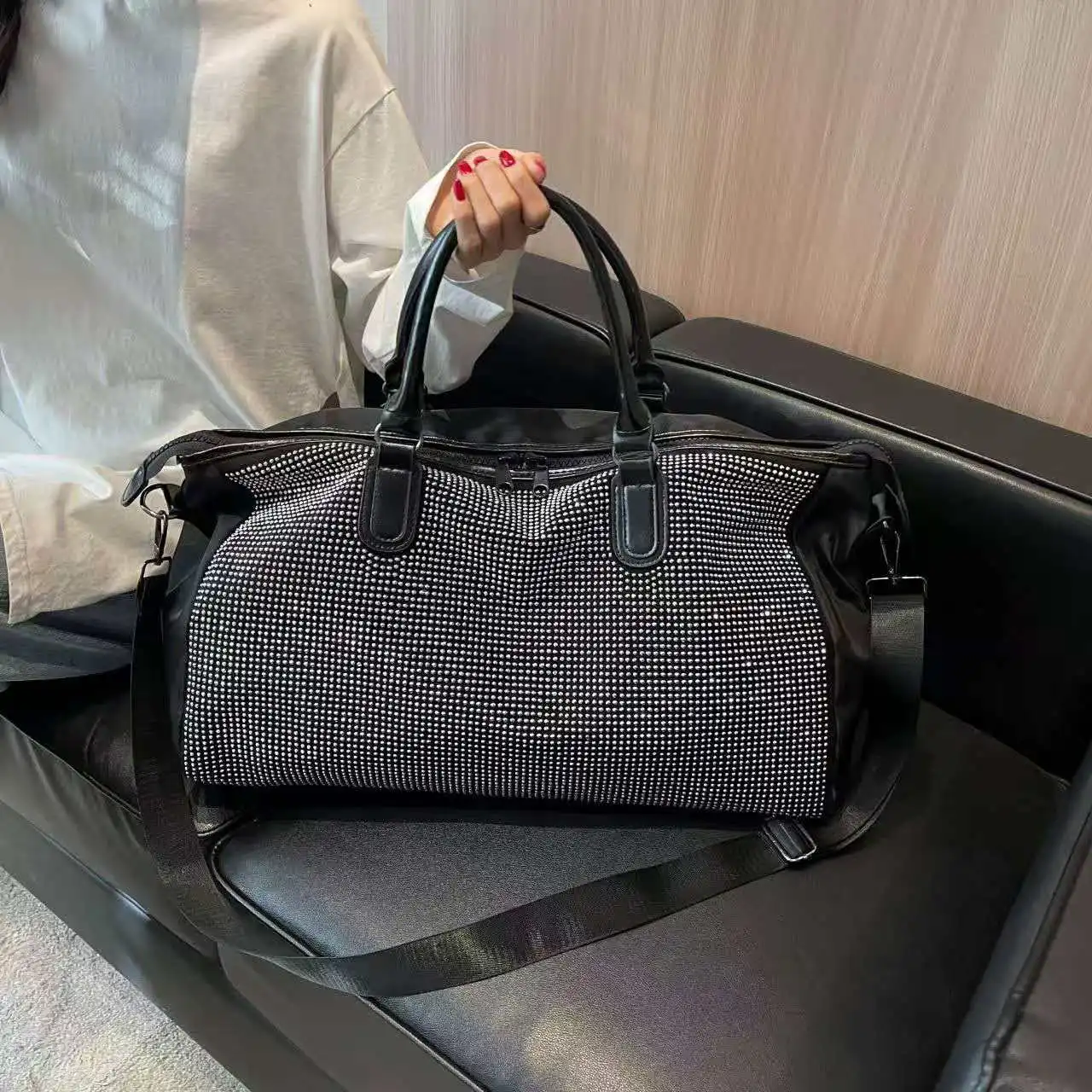 Fashionable large-capacity travel bag Oxford fabric shiny diamond pattern single shoulder strap crossbody style women's bag
Fashionable large-capacity travel bag Oxford fabric shiny diamond pattern single shoulder strap crossbody style women's bag