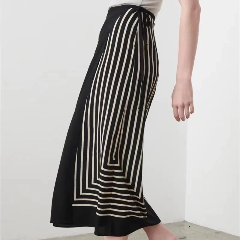 New style simple style one piece wrap high waist medium length printed 16 meter crepe de Chine silk skirt
New style simple style one piece wrap high waist medium length printed 16 meter crepe de Chine silk skirt