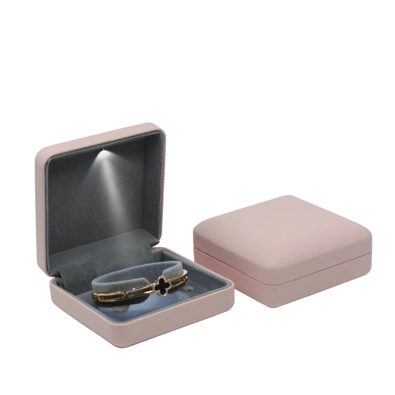 Luxury Faux Leather Bracelet Bangle Box Long Chain Necklace Jewelry Gift Case with LED Light
Luxury Faux Leather Bracelet Bangle Box Long Chain Necklace Jewelry Gift Case with LED Light