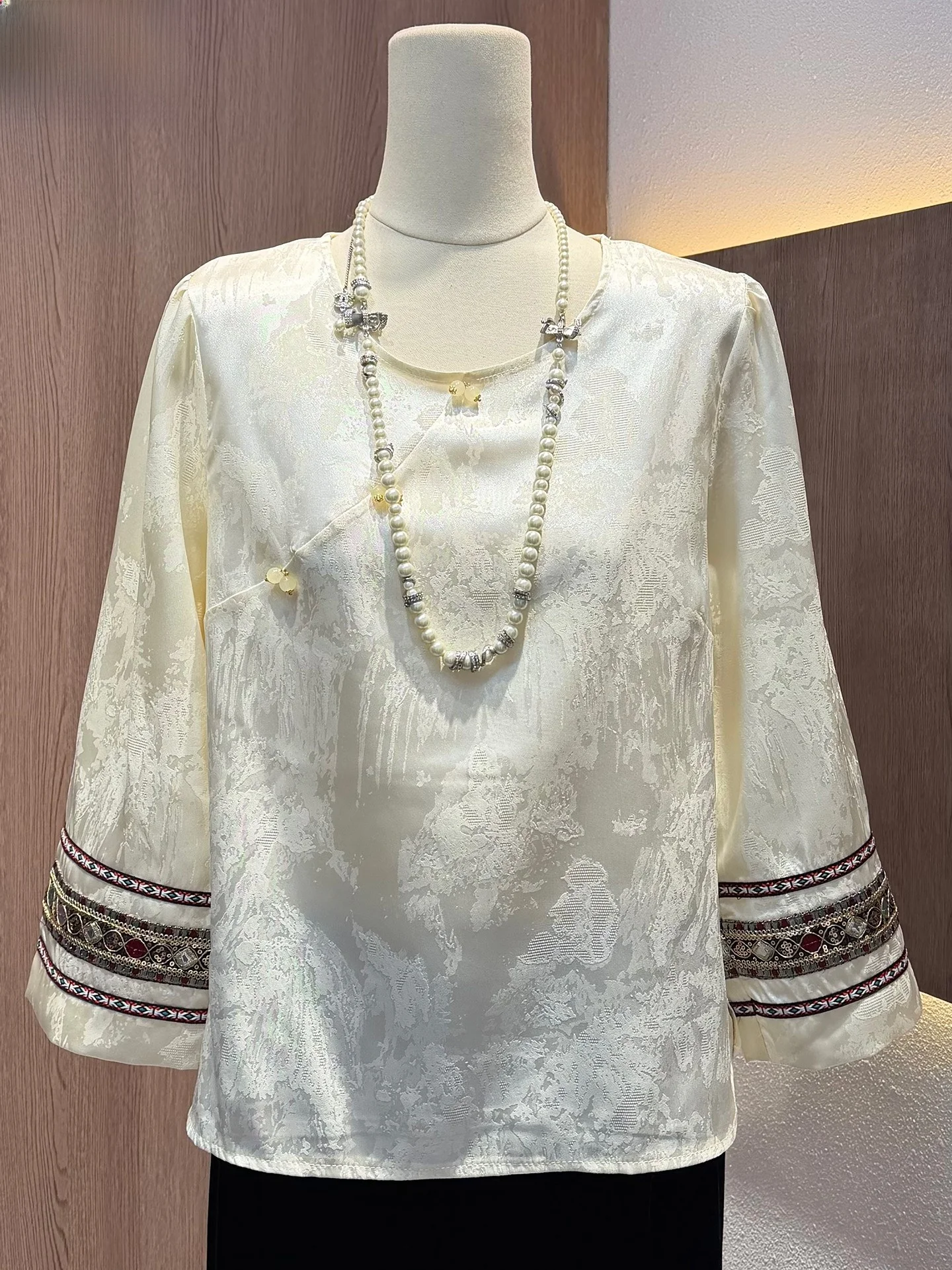 New Chinese Sle Embroidered Floral irt Women's Spring 2026 Satin Fabric Layering Design Base Top Stand Loose Fit Long ...
New Chinese Sle Embroidered Floral irt Women's Spring 2026 Satin Fabric Layering Design Base Top Stand Loose Fit Long ...