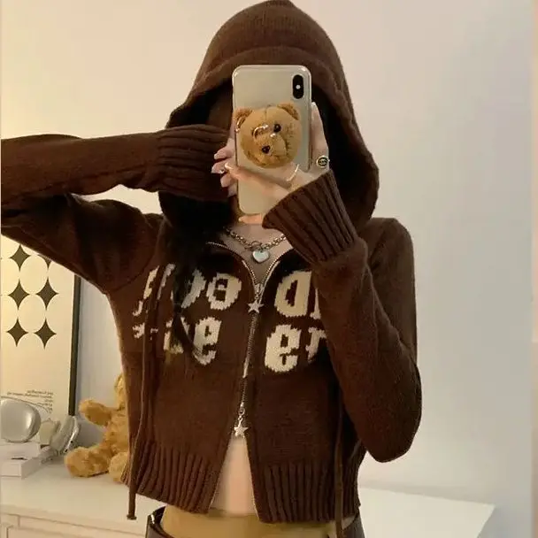 Letter Knitted Sweater Jacket Women 2024 Autumn New Short Sweet And Spicy Style American Long-Sleeved Hooded Cardigan
Letter Knitted Sweater Jacket Women 2024 Autumn New Short Sweet And Spicy Style American Long-Sleeved Hooded Cardigan