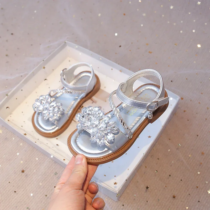 2025 Children Sandals for Girls Summer New Fashion Korean Style Soft Bottom Anti-slippery Versatile Princess Cool Beach Shoes
2025 Children Sandals for Girls Summer New Fashion Korean Style Soft Bottom Anti-slippery Versatile Princess Cool Beach Shoes