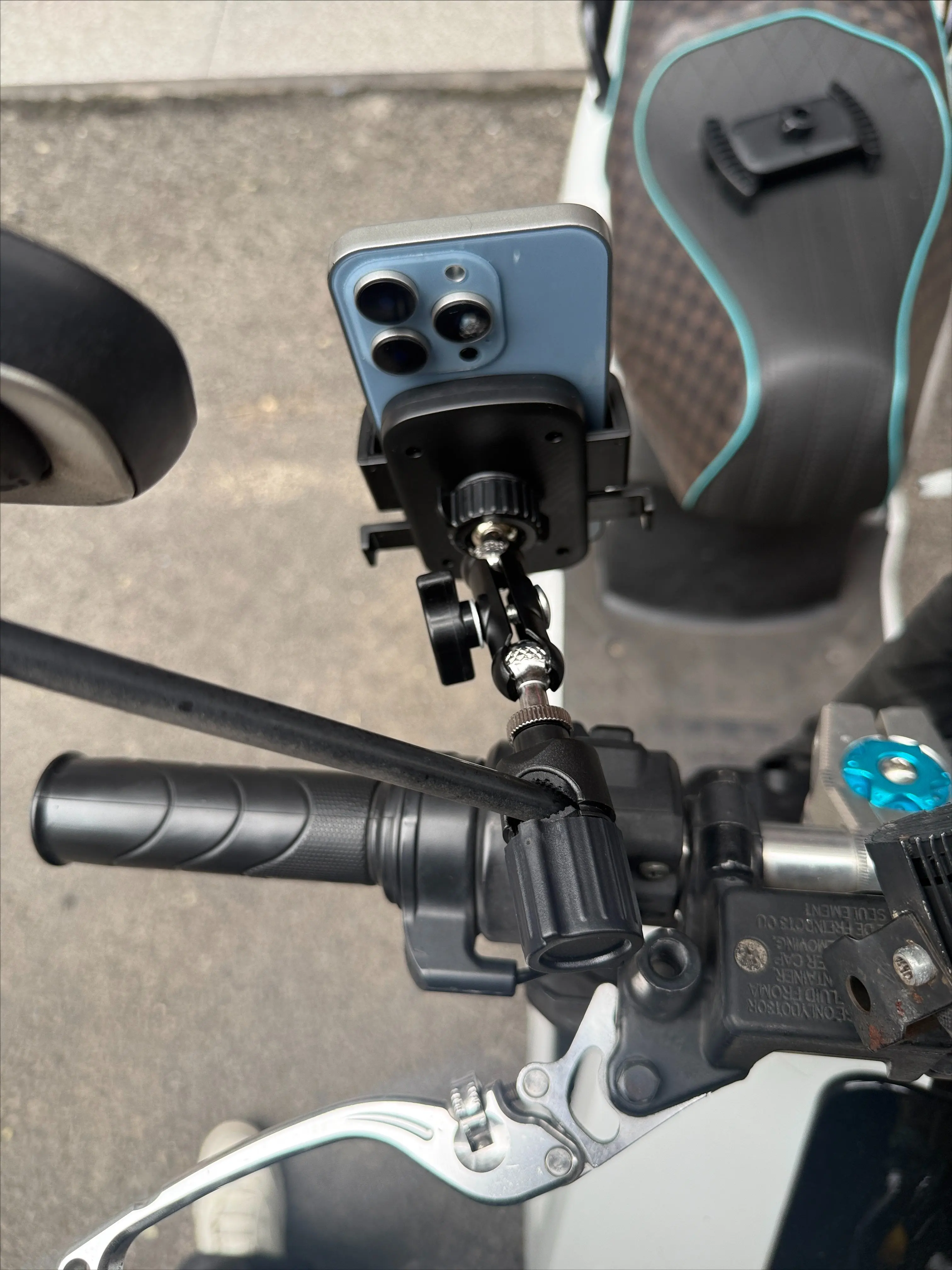 Electric Bike Rearview Mirror Rod Phone Mount Metal 360-Degree Riding Navigation No-Removal Rear Mirror for Motorcycle
Electric Bike Rearview Mirror Rod Phone Mount Metal 360-Degree Riding Navigation No-Removal Rear Mirror for Motorcycle