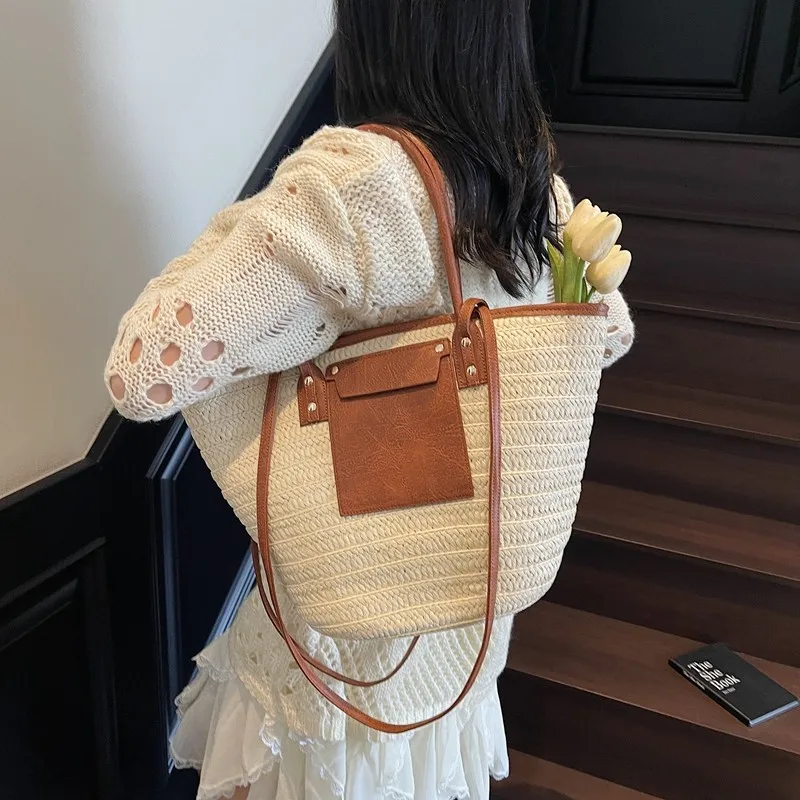 Chic Vintage Messenger Bag For Women - High-Quality Leather Crossbody Purse With Modern Minimalist Luxury Designer Style
Chic Vintage Messenger Bag For Women - High-Quality Leather Crossbody Purse With Modern Minimalist Luxury Designer Style
