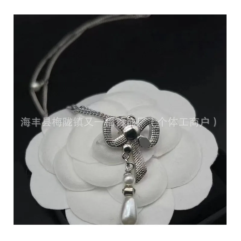 Double Bow Water Drop Pearl Necklace Fashion Temperament Versatile Premium Clavicle Chain
Double Bow Water Drop Pearl Necklace Fashion Temperament Versatile Premium Clavicle Chain