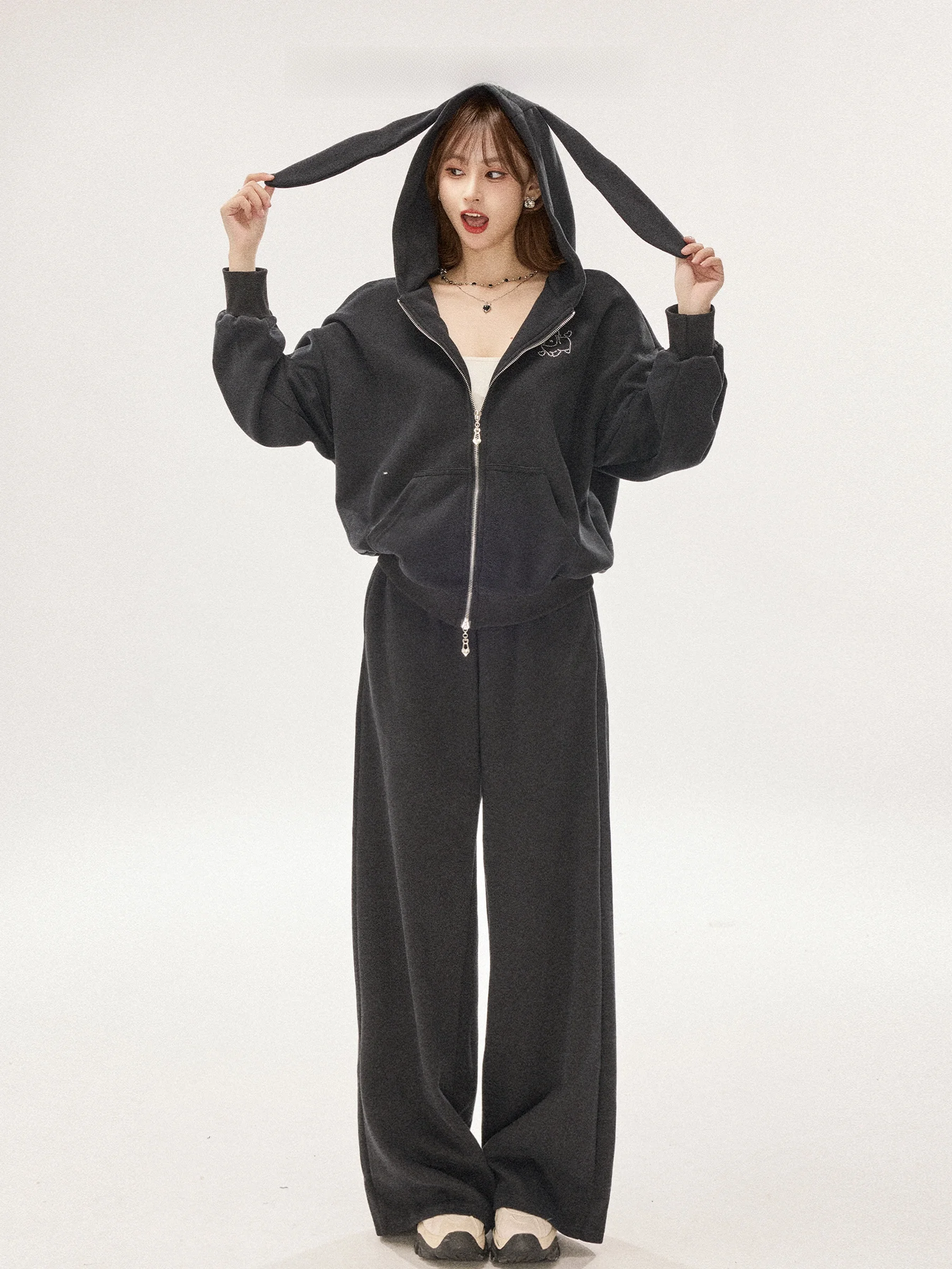 American Style Casual Rabbit Ear Two-Piece Set Women's Autumn Winter Hoodie Jacket Long Pants for Teen Girls Fashionable Outfit
American Style Casual Rabbit Ear Two-Piece Set Women's Autumn Winter Hoodie Jacket Long Pants for Teen Girls Fashionable Outfit