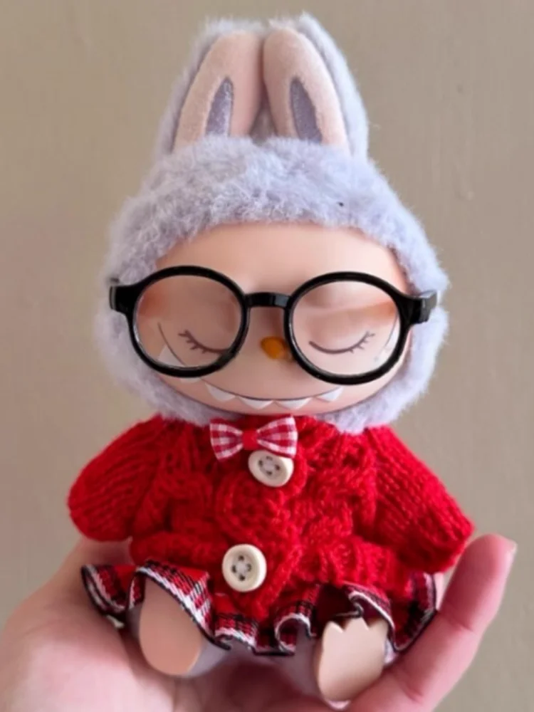 Labubu Sitting Par Doll Clothes Rubber Coke Outfit New Year Accories Soft Plu Toy Sweater Sitting Posture Collectible
Labubu Sitting Par Doll Clothes Rubber Coke Outfit New Year Accories Soft Plu Toy Sweater Sitting Posture Collectible