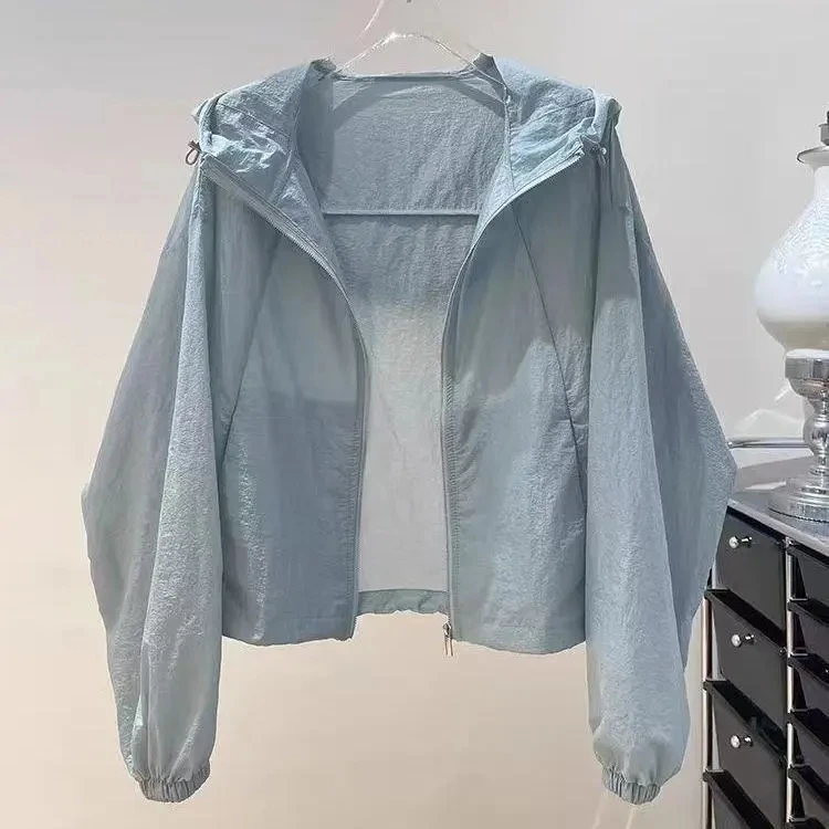 2025 New Women's Hooded Coat Korean Loose Short Sun Protection Clothing Casual Thin Jacket Top Summer Spring Women Trench Coat
2025 New Women's Hooded Coat Korean Loose Short Sun Protection Clothing Casual Thin Jacket Top Summer Spring Women Trench Coat