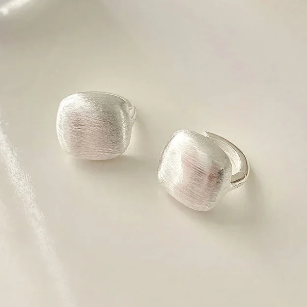 Real 925 Sterling Silver Minimalist Frosted Square Hoop Earrings for Women Trendy Fine Jewelry Geometric Accessories
Real 925 Sterling Silver Minimalist Frosted Square Hoop Earrings for Women Trendy Fine Jewelry Geometric Accessories