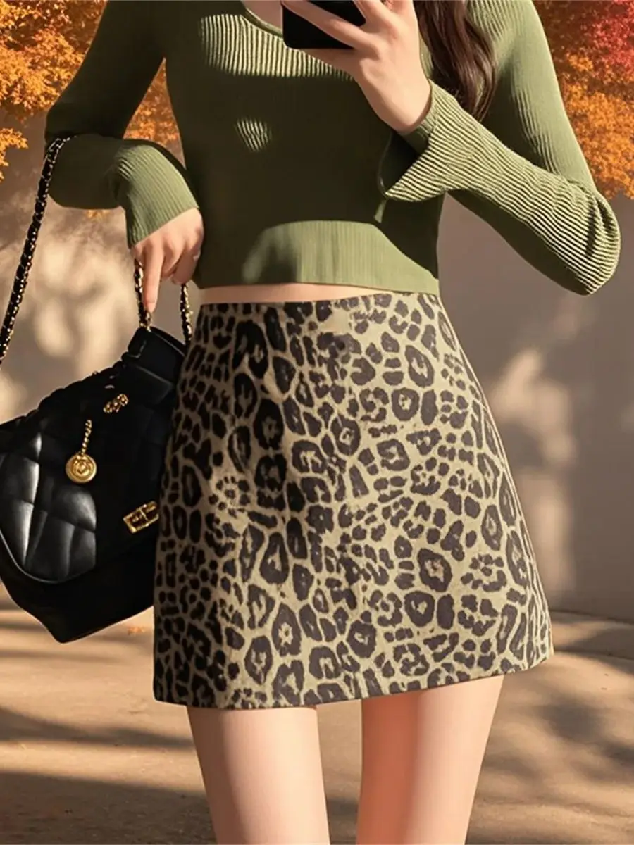 Роскошная замшевая мини-юбка с леопардовым принтом для женщин, осень 202, новая корейская мода, облегающая юбка с высокой талией и принтом
Роскошная замшевая мини-юбка с леопардовым принтом для женщин, осень 202, новая корейская мода, облегающая юбка с высокой талией и принтом