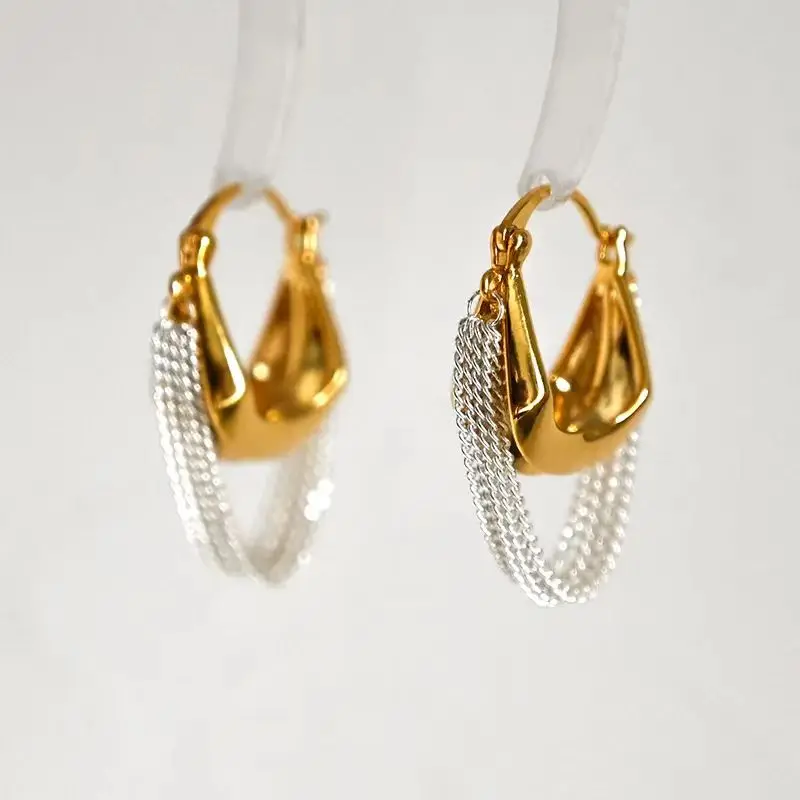 2024 New European and American ladies earrings, high-quality fashion personality, classic tassel earrings, Christmas gifts.
2024 New European and American ladies earrings, high-quality fashion personality, classic tassel earrings, Christmas gifts.