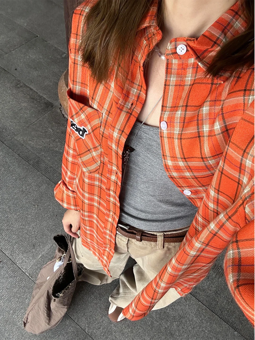 Свободная женская рубашка с длинным рукавом в американском ретро-стиле, с вышивкой и клетчатым узором, повседневная, для весны и осени, верхняя одежда для пар
Свободная женская рубашка с длинным рукавом в американском ретро-стиле, с вышивкой и клетчатым узором, повседневная, для весны и осени, верхняя одежда для пар