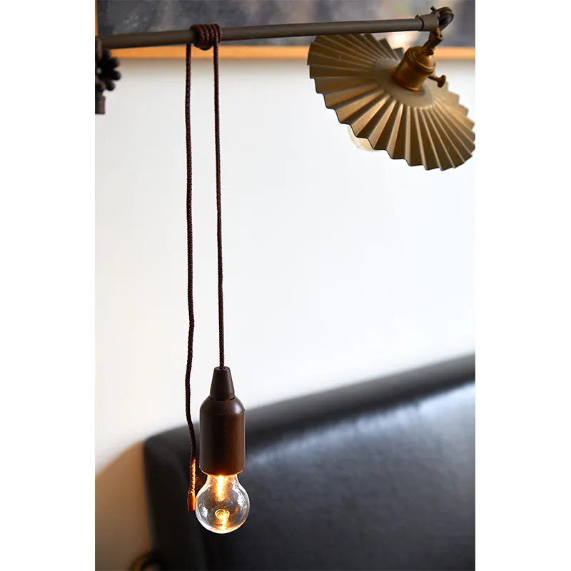 Наружный портативный фонарь для кемпинга в стиле ретро
Наружный портативный фонарь для кемпинга в стиле ретро