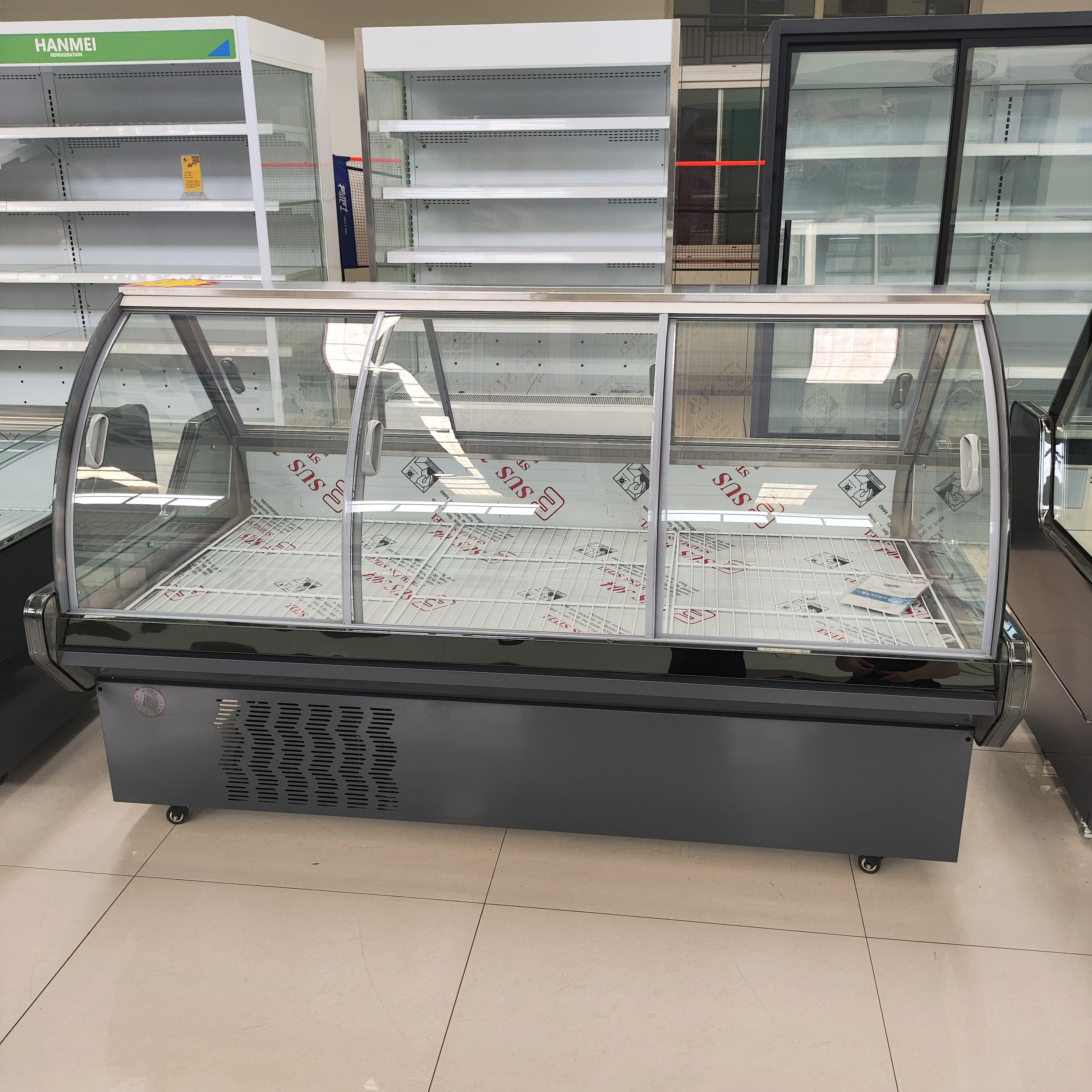 Коммерческий охладитель из нержавеющей стали, внутренний открытый холодильник для свежего мяса для дисплея мяса, раздвижная дверь, изогнутый стиль, горизонтальная пластина
Коммерческий охладитель из нержавеющей стали, внутренний открытый холодильник для свежего мяса для дисплея мяса, раздвижная дверь, изогнутый стиль, горизонтальная пластина