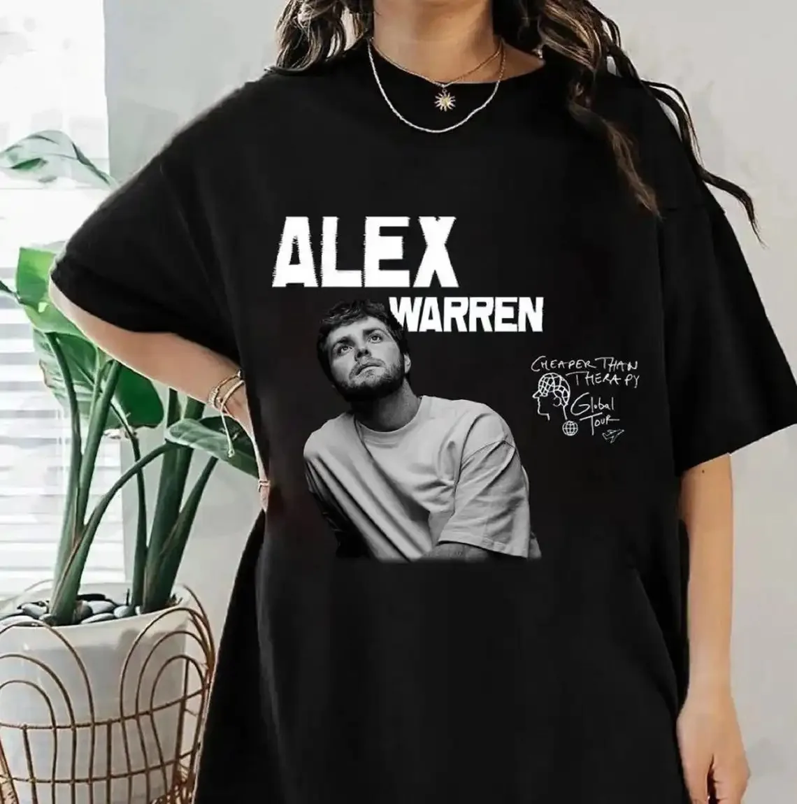 Alex Warren Black Oversized T-Shirt – Front White Name Text, Black-and-White Portrait & "Cheaper Than Therapy Global Tour"
Alex Warren Black Oversized T-Shirt – Front White Name Text, Black-and-White Portrait & "Cheaper Than Therapy Global Tour"