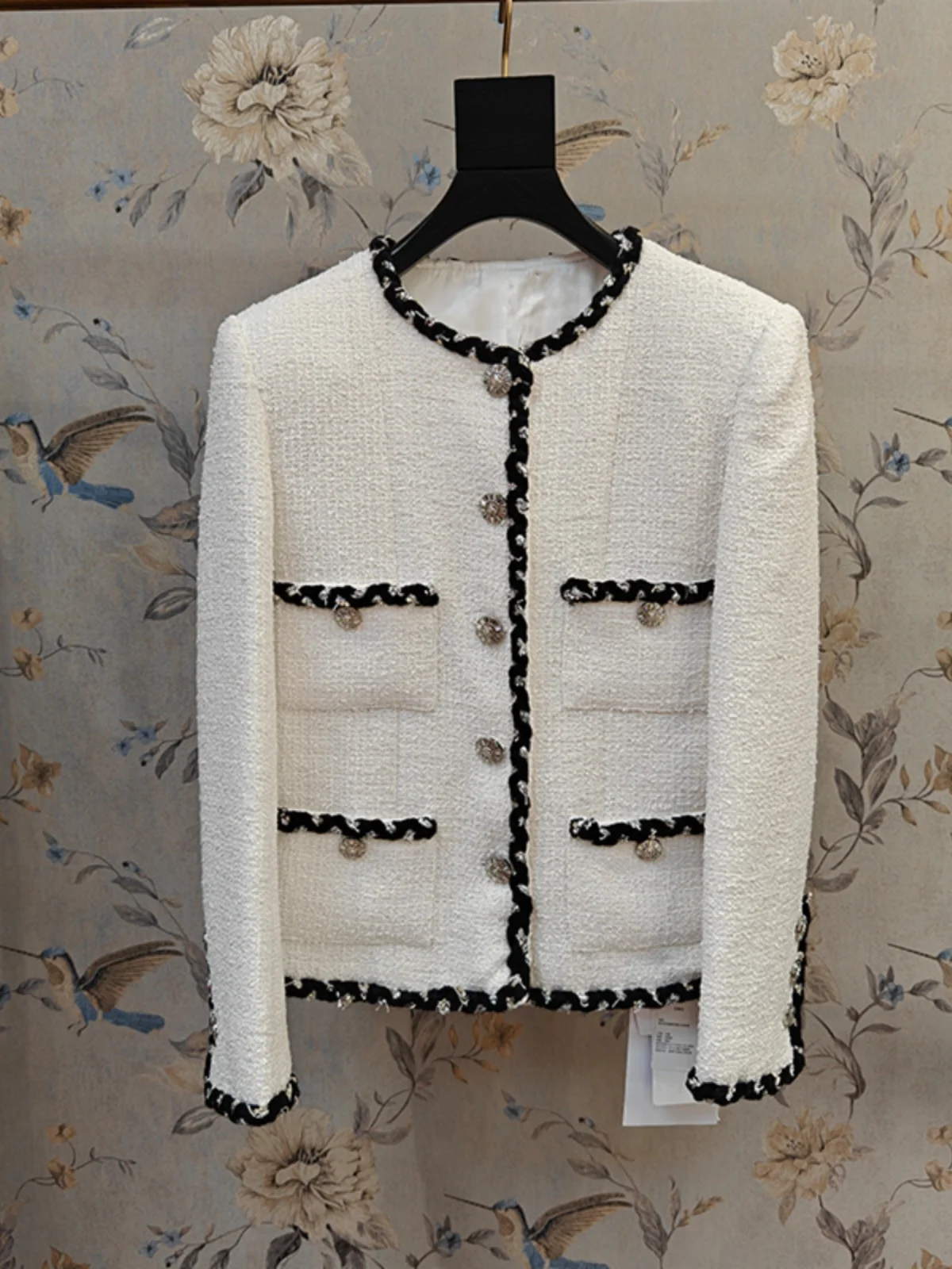 Early Autumn 2025 New Sle Soft Tweed Color Blo Floral Lace Trim Outerwear for Women Commute Wind Resistant Long Sve Coat
Early Autumn 2025 New Sle Soft Tweed Color Blo Floral Lace Trim Outerwear for Women Commute Wind Resistant Long Sve Coat