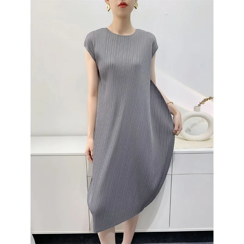 Miyake 2024 Summer New Irregular Folded Dress for Women's Mid Length Loose Plus Size Reduced Age Sleeves Round Neck Women's Wear
Miyake 2024 Summer New Irregular Folded Dress for Women's Mid Length Loose Plus Size Reduced Age Sleeves Round Neck Women's Wear