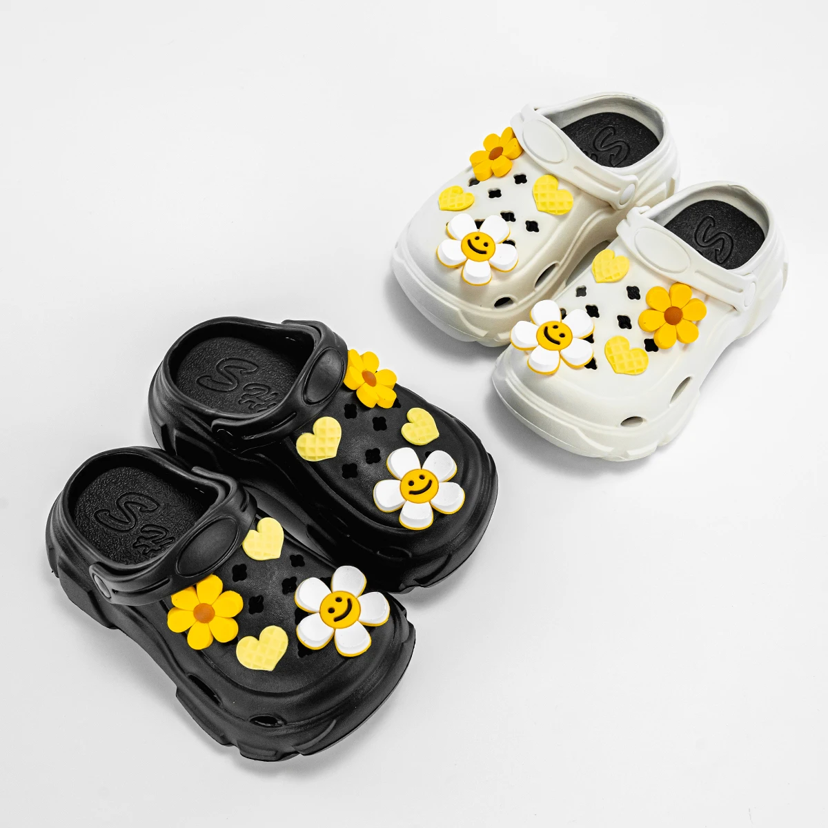 New Fashionable and Versatile Cartoon Sunflower Hole Shoes with Soft Soles, Non-Slip Closed-Toe Sandals for Boys and Girls, Model 606
New Fashionable and Versatile Cartoon Sunflower Hole Shoes with Soft Soles, Non-Slip Closed-Toe Sandals for Boys and Girls, Model 606