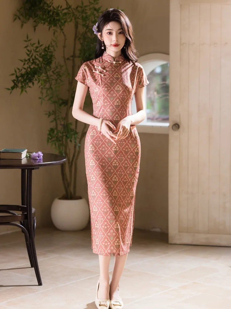 Новый улучшенный Cheongsam в китайском стиле, зеленый, художественный, ретро и свежий, 2025 год, новый стиль, повседневный стиль для девочек, Китайская Республика, летний стиль
Новый улучшенный Cheongsam в китайском стиле, зеленый, художественный, ретро и свежий, 2025 год, новый стиль, повседневный стиль для девочек, Китайская Республика, летний стиль