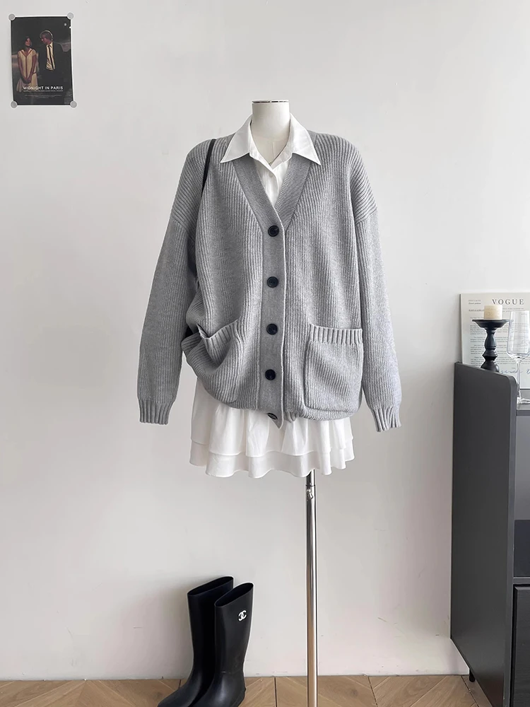 Fashion V-neck Knitted Cardigan Autumn Winter New Women Loose Casual Single Breasted Sweaters Lazy Style Knitwear
Fashion V-neck Knitted Cardigan Autumn Winter New Women Loose Casual Single Breasted Sweaters Lazy Style Knitwear