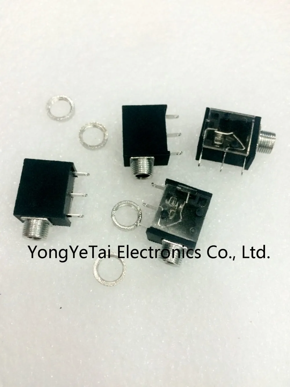 YYT 3.5 headphone jack 3PIN without a fixed pin socket female foot 3.5MM outlet PJ-323
YYT 3.5 headphone jack 3PIN without a fixed pin socket female foot 3.5MM outlet PJ-323