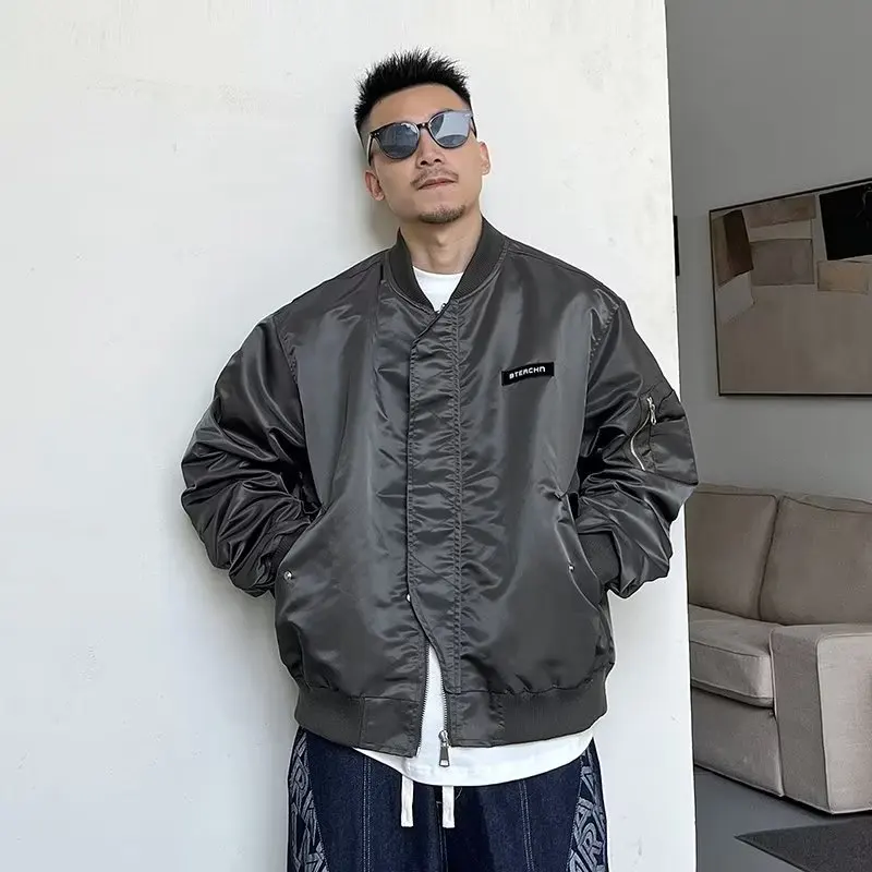 Мужская куртка-бомбер свободного кроя для осени и зимы, больших размеров, в стиле рабочей одежды, повседневная, модная, трендовая
Мужская куртка-бомбер свободного кроя для осени и зимы, больших размеров, в стиле рабочей одежды, повседневная, модная, трендовая